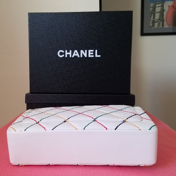 Chanel White Leather Classic Flap medium bag - Picture 5 of 8